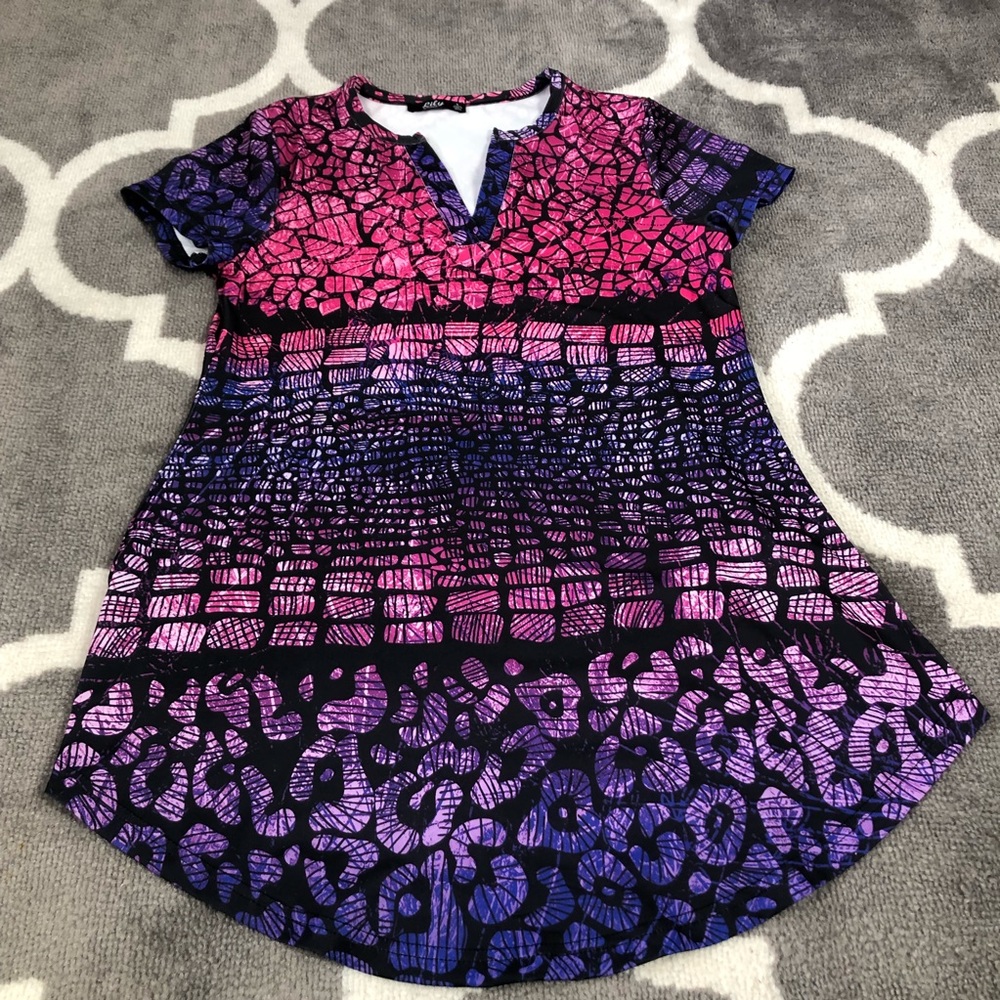 Lily Shirt Womens Small Vneck Animal Print Ombré Long Length Top